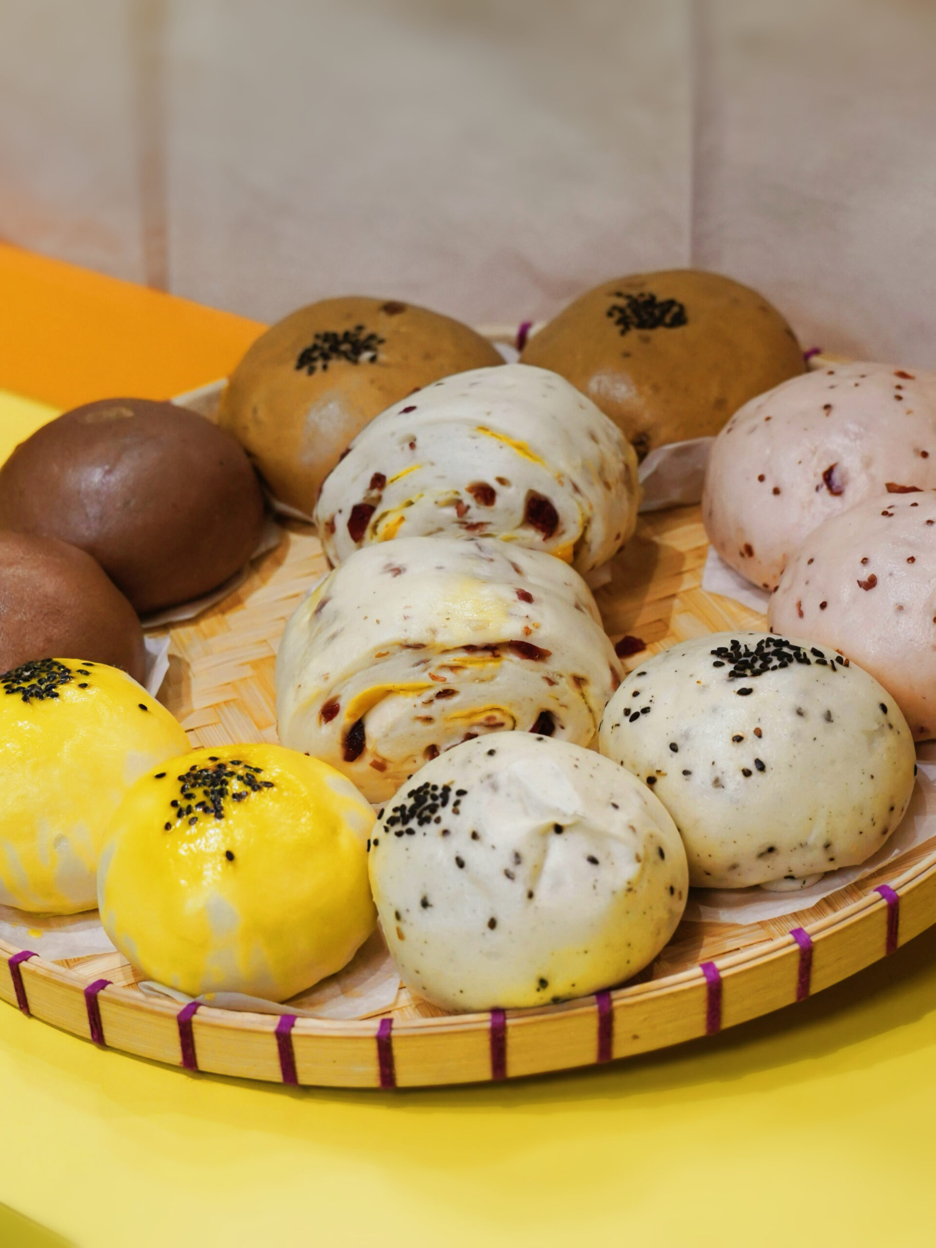 起司桂圓核桃。聚寶盒。巧克力核桃。芝麻包。蛋黃酥。蔓越莓乳酪饅頭